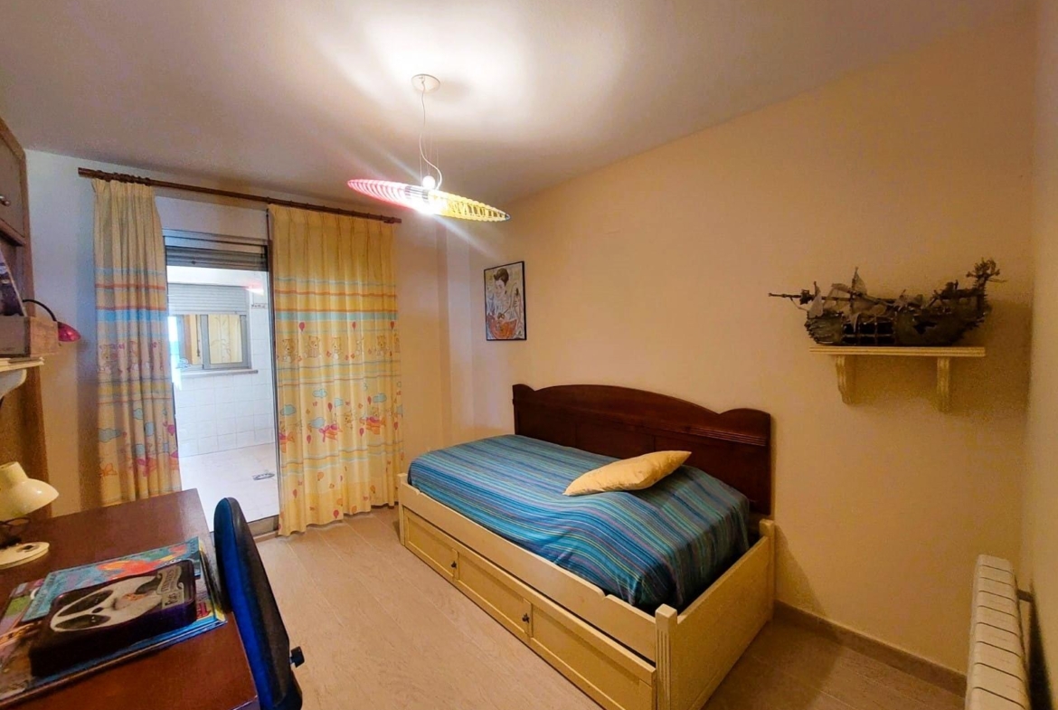 Frontlinie, uniek vlak met 2 garages