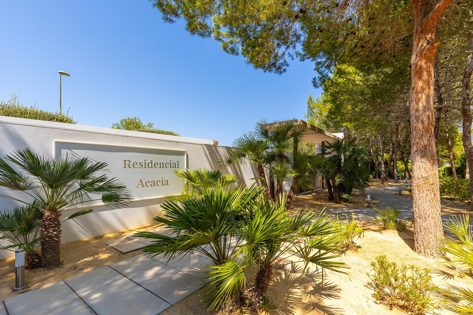 6-21-14 LAS COLINAS. ATICO CON SOLARIUM ENORME PRIVADO. 2 DORM. 2BAÑOS. GARAJE+TRASTERO.