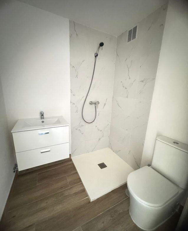 FULLY RENOVATED AND VERY BRIGHT APARTMENT FOR SALE IN BARRIO DEL PILAR, MADRID