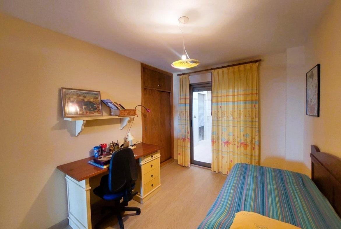Frontlinie, uniek vlak met 2 garages