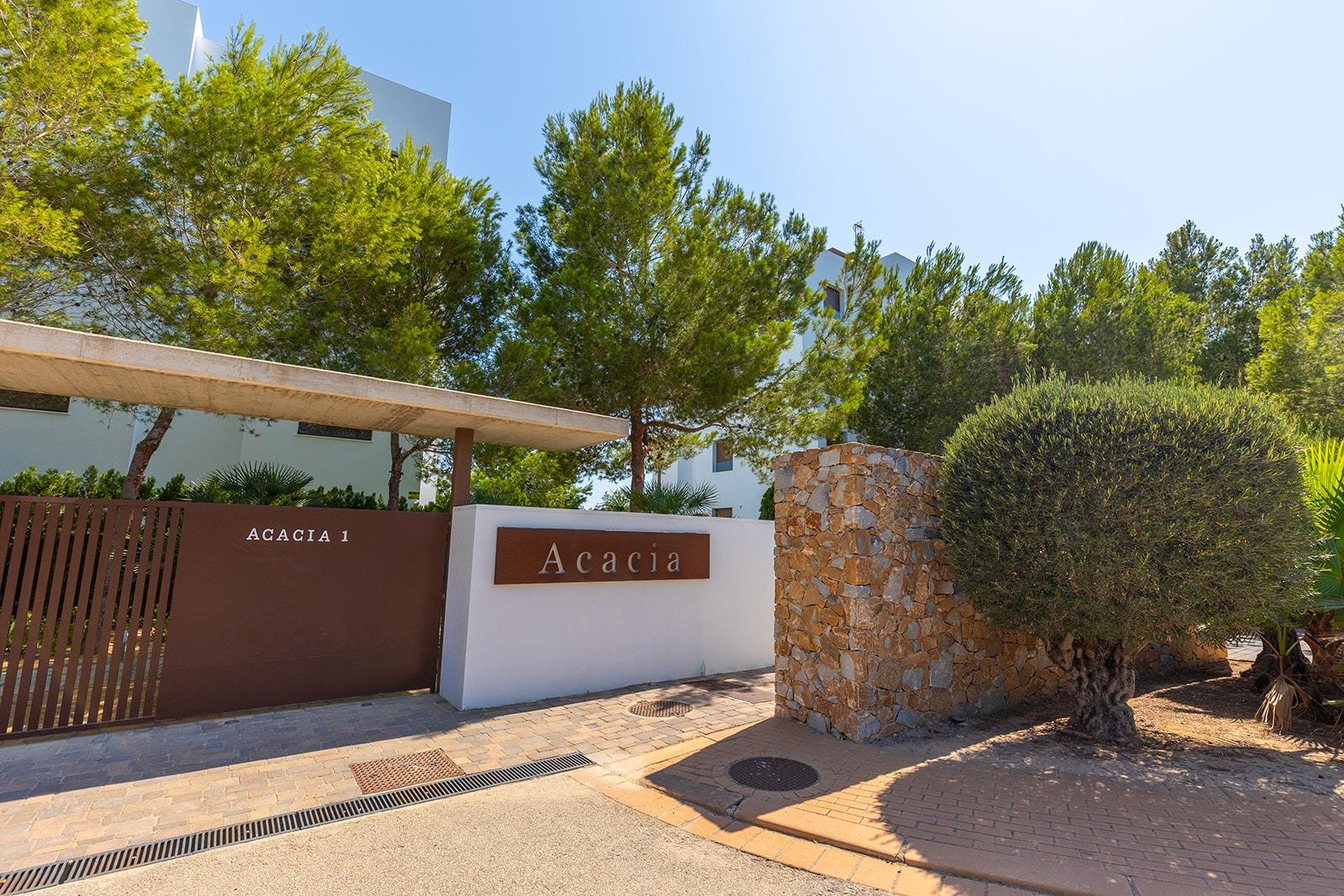 6-22-13 LAS COLINAS. ATICO CON SOLARIUM ENORME PRIVADO. 2 DORM. 2BAÑOS. GARAJE+TRASTERO.