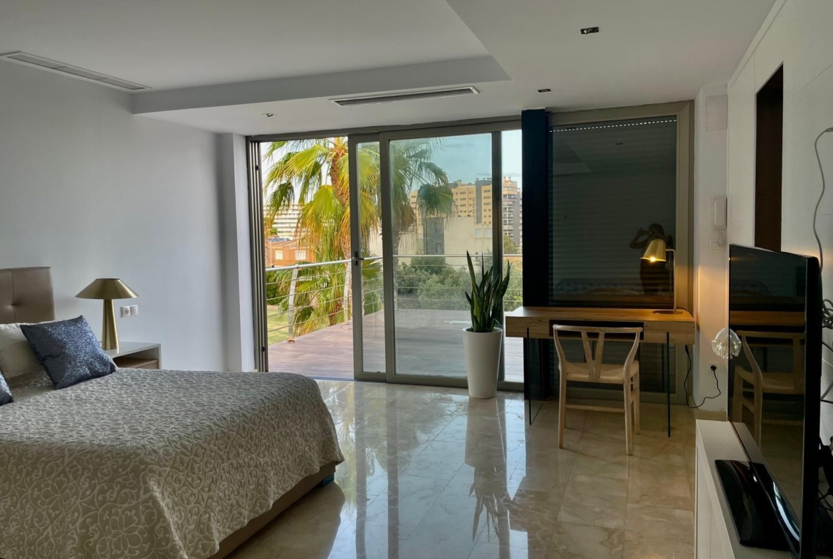 Chalet de lujo con Ascensor, Piscina y Jacuzzi Exterior en Pau 5 – Campo de Golf Alicante