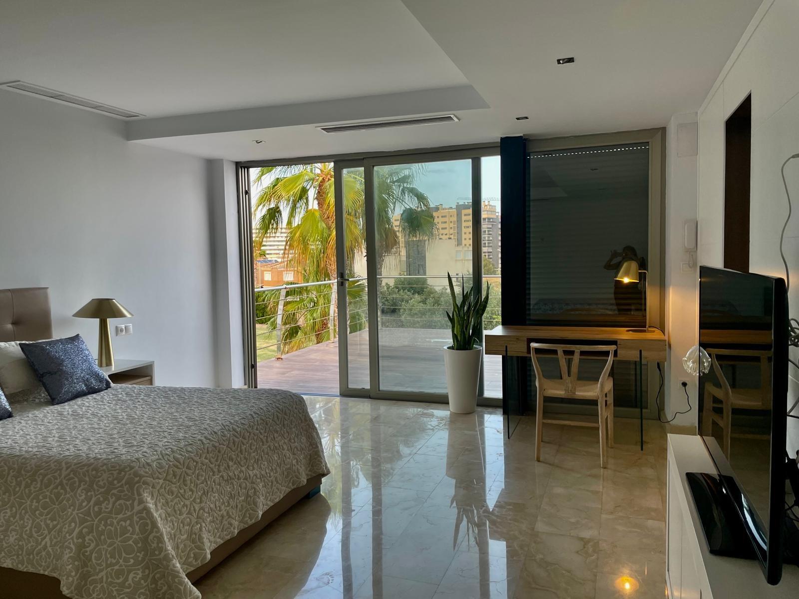 Chalet de lujo con Ascensor, Piscina y Jacuzzi Exterior en Pau 5 – Campo de Golf Alicante