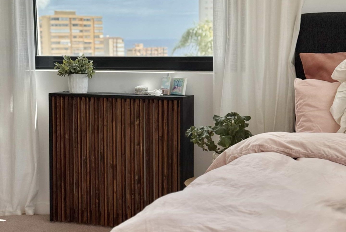 Oasis Mediterráneo en Playa de San Juan: Elegancia y Confort a Pasos del Mar