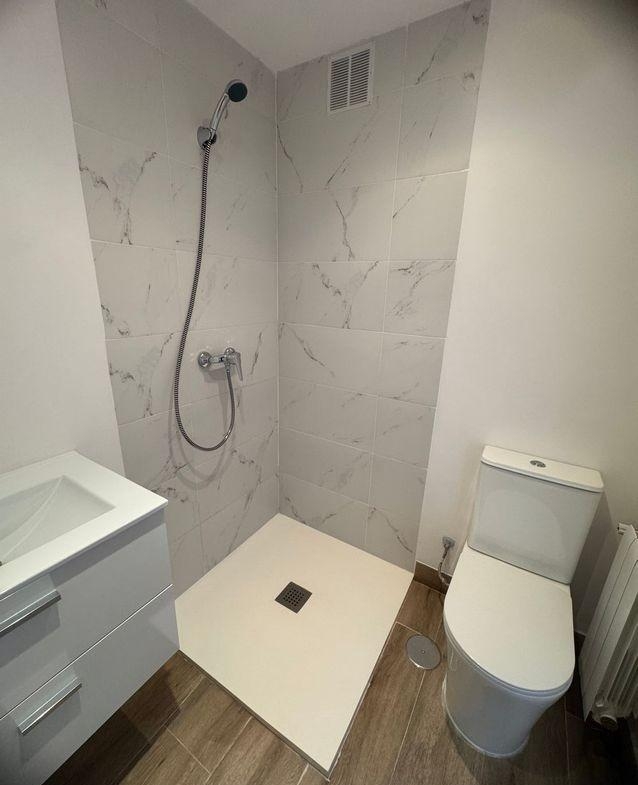 FULLY RENOVATED AND VERY BRIGHT APARTMENT FOR SALE IN BARRIO DEL PILAR, MADRID