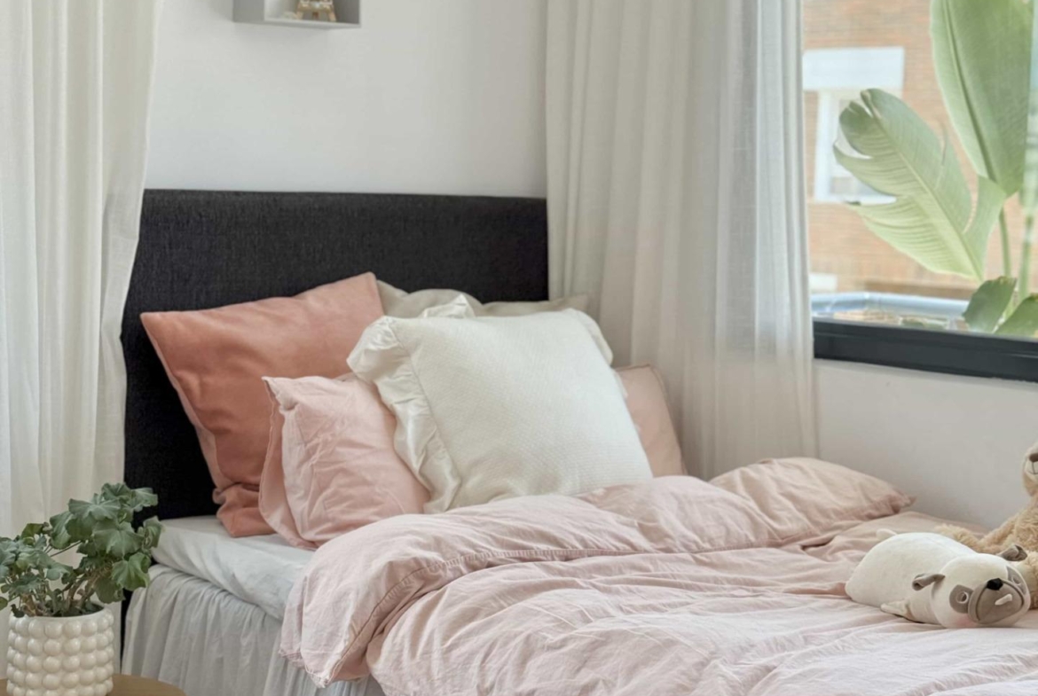 Oasis Mediterráneo en Playa de San Juan: Elegancia y Confort a Pasos del Mar