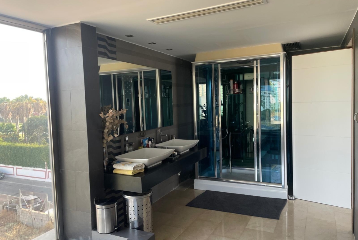 Chalet de lujo con Ascensor, Piscina y Jacuzzi Exterior en Pau 5 – Campo de Golf Alicante