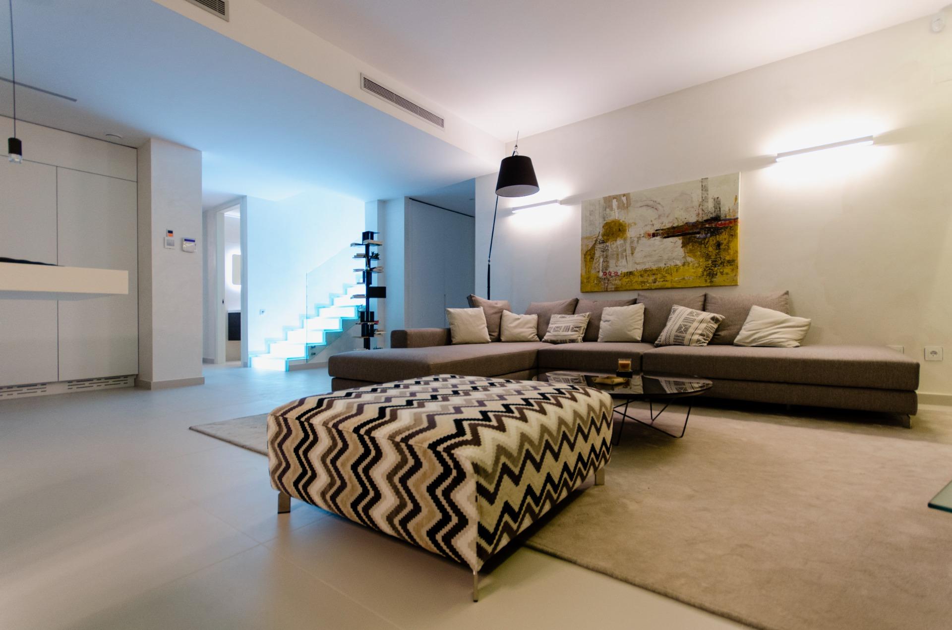 NIEUW GEBOUW IN ORIHUELA COSTA. 4 BEDROOMS. EEN KORTE WANDELING NAAR HET STRAND OP SLECHTS 350 METER AFSTAND.