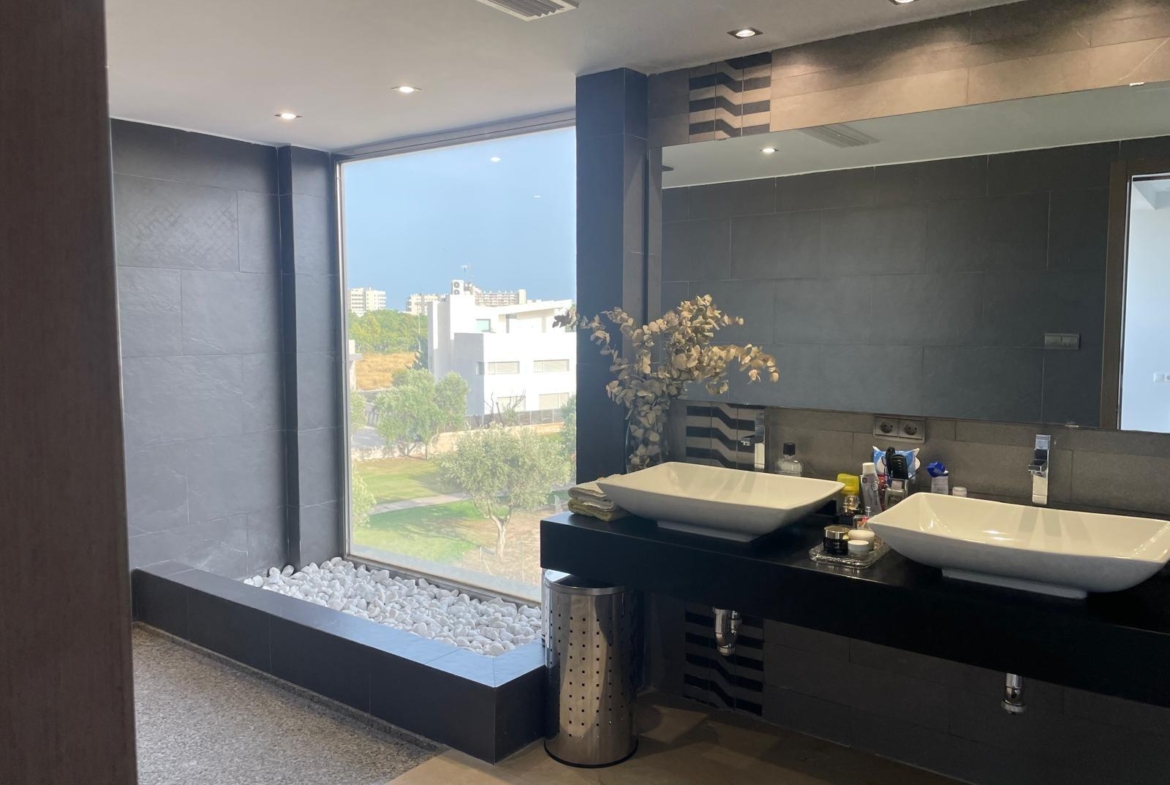 Chalet de lujo con Ascensor, Piscina y Jacuzzi Exterior en Pau 5 – Campo de Golf Alicante