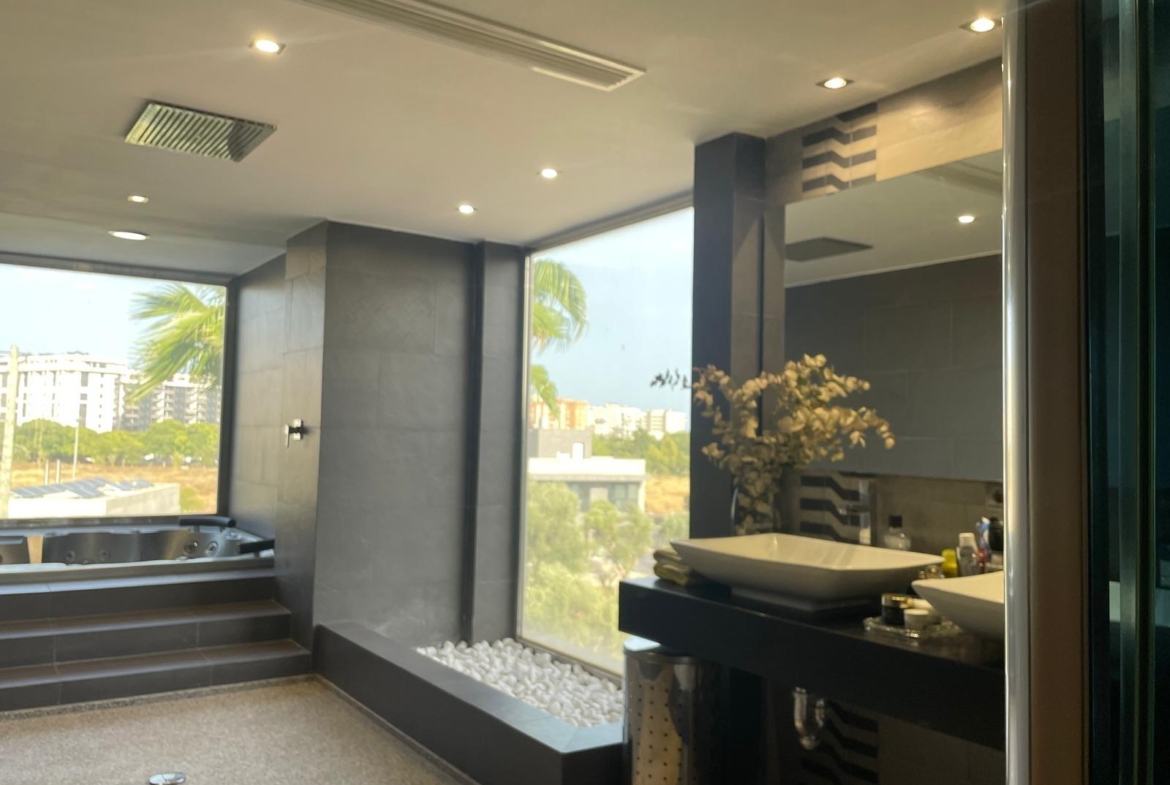 Chalet de lujo con Ascensor, Piscina y Jacuzzi Exterior en Pau 5 – Campo de Golf Alicante