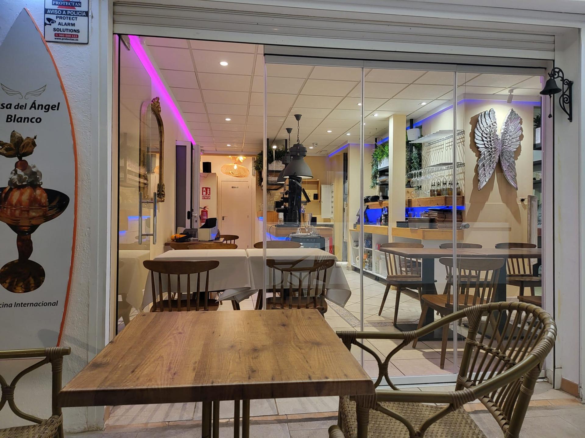 6-27-17 Unique opportunity in Calpe: beachfront restaurant ready to operate