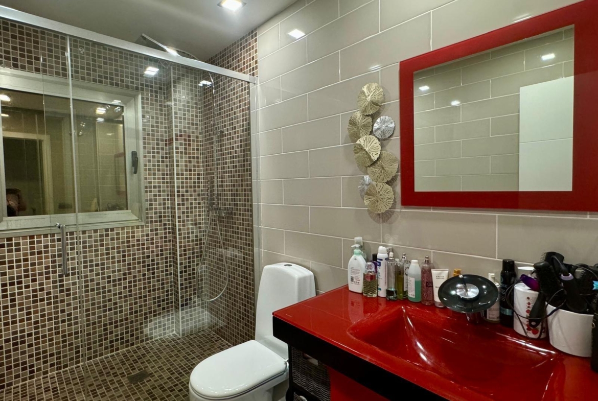 Chalet de lujo con Ascensor, Piscina y Jacuzzi Exterior en Pau 5 – Campo de Golf Alicante