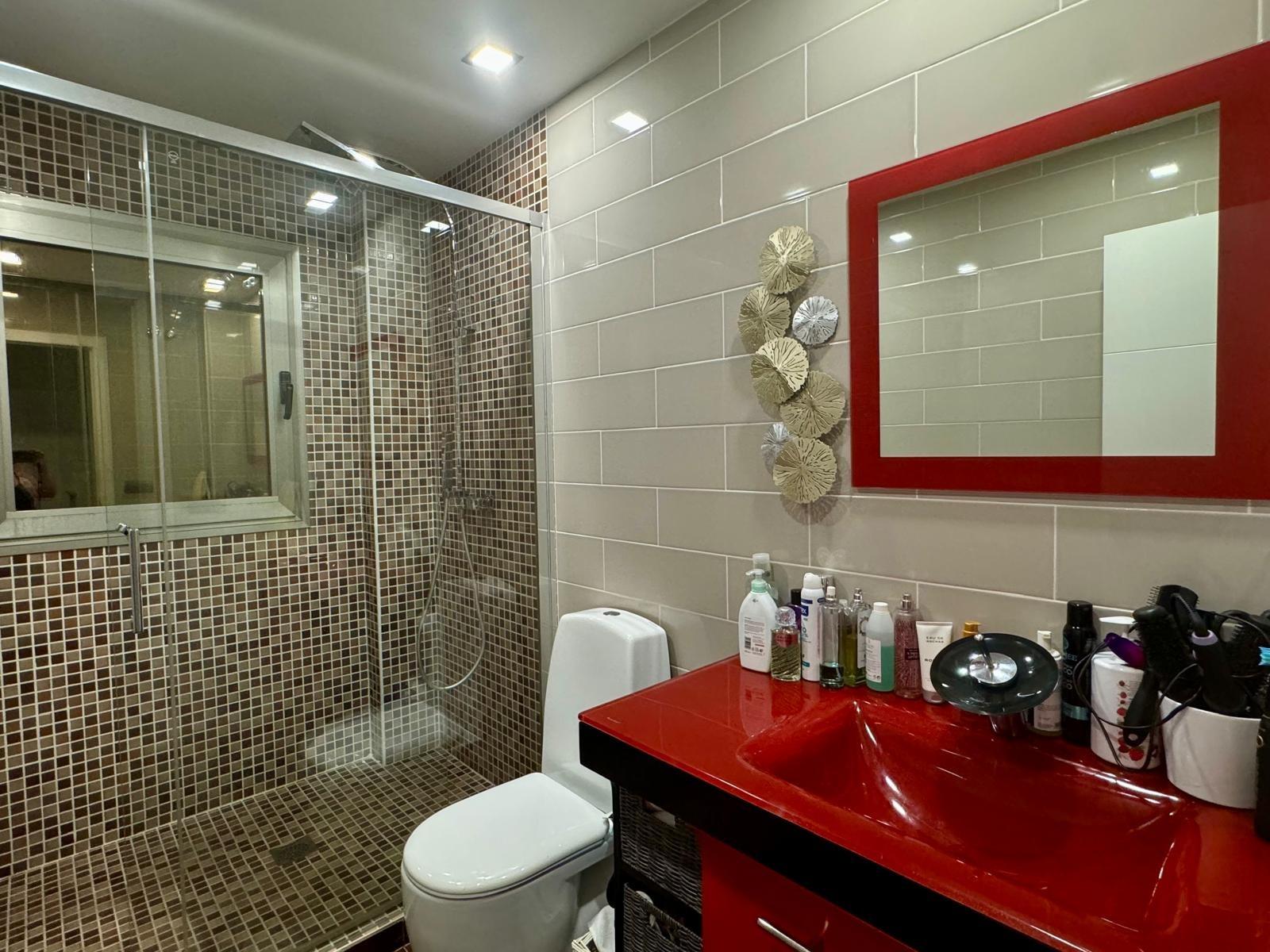 Chalet de lujo con Ascensor, Piscina y Jacuzzi Exterior en Pau 5 – Campo de Golf Alicante