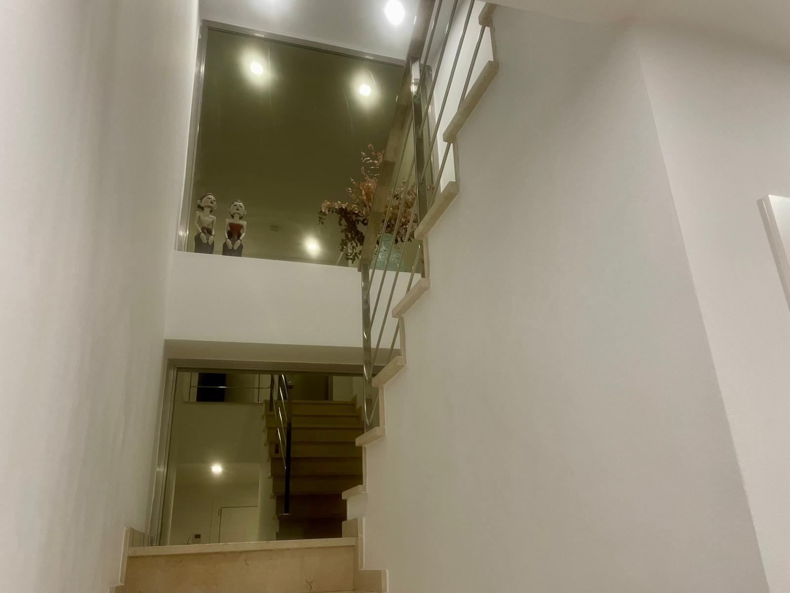 Chalet de lujo con Ascensor, Piscina y Jacuzzi Exterior en Pau 5 – Campo de Golf Alicante