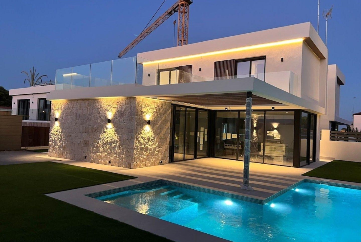 LUXURY VILLA’S IN MONTEZENIA