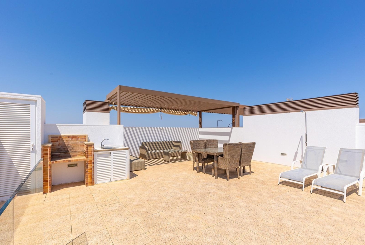 LAS COLINAS. ATICO CON SOLARIUM ENORME PRIVADO. 2 DORM. 2BAÑOS. GARAJE+TRASTERO.