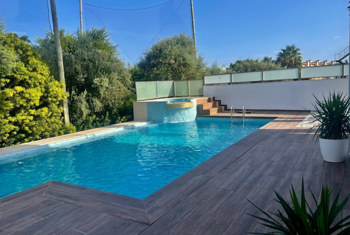Chalet de lujo con Ascensor, Piscina y Jacuzzi Exterior en Pau 5 – Campo de Golf Alicante