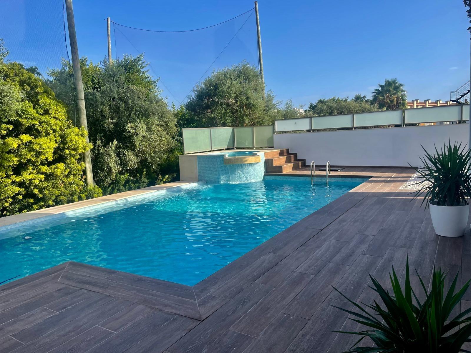 Chalet de lujo con Ascensor, Piscina y Jacuzzi Exterior en Pau 5 – Campo de Golf Alicante