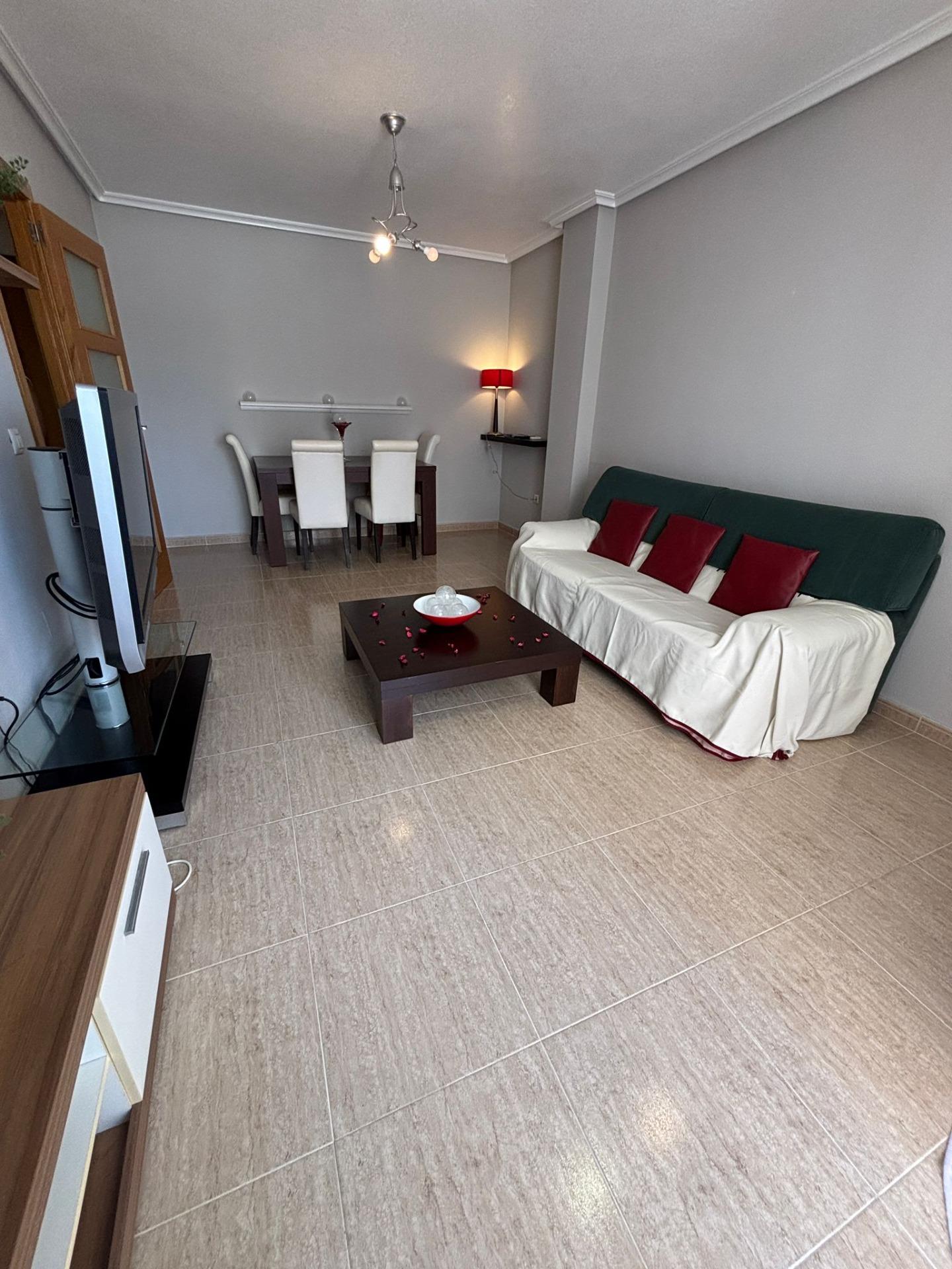 Charmant West-Facing Appartement in het hart van Torrevieja, garage optioneel
