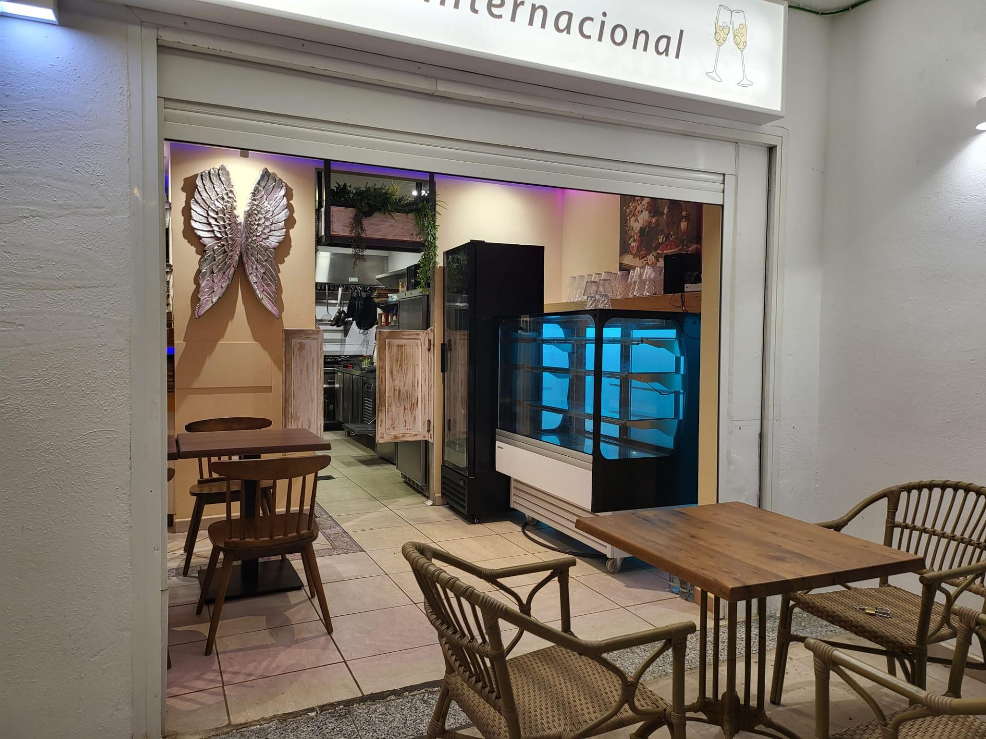 6-3-45 Unique opportunity in Calpe: beachfront restaurant ready to operate