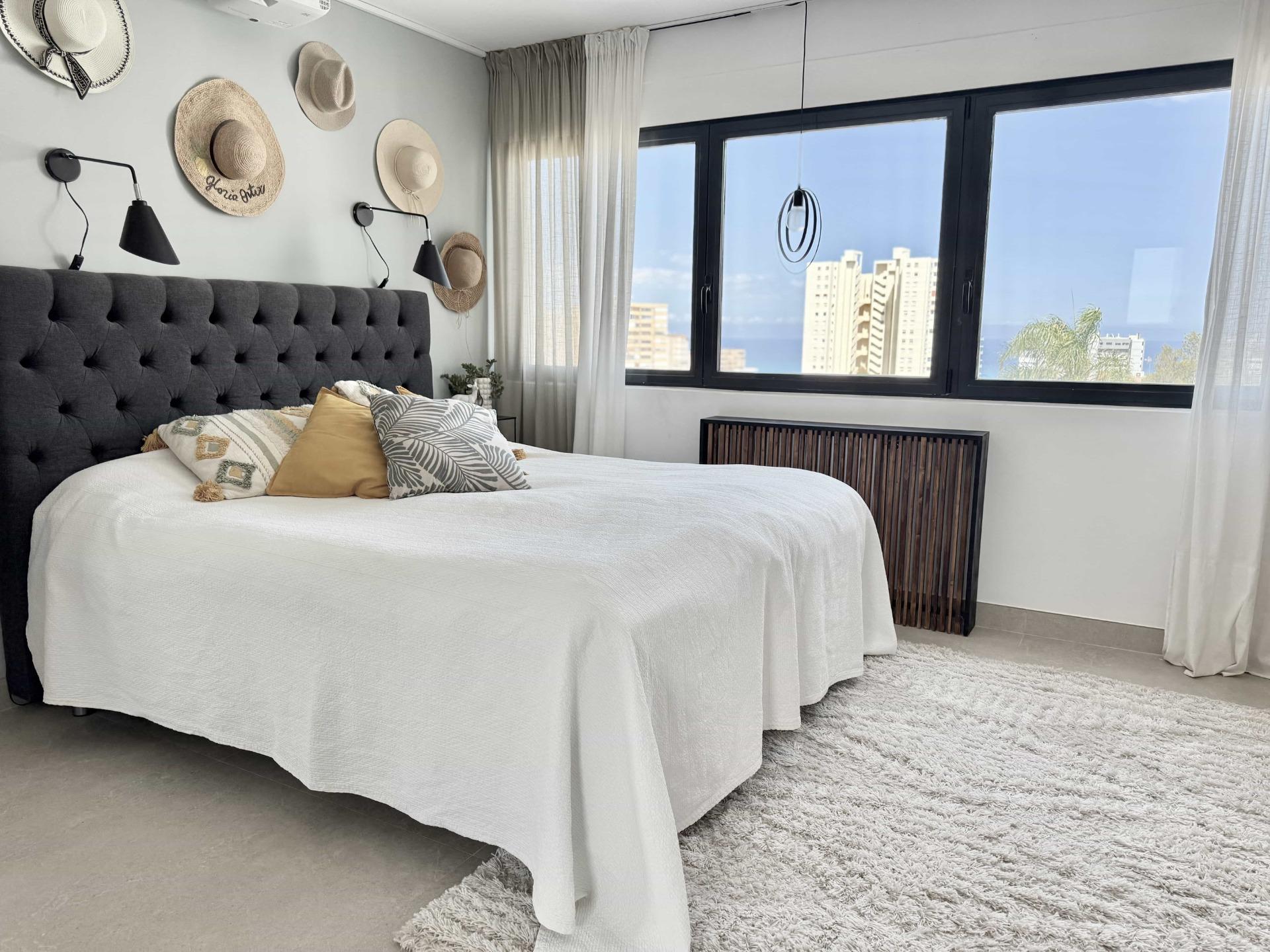 6-30-15 Oasis Mediterráneo en Playa de San Juan: Elegancia y Confort a Pasos del Mar