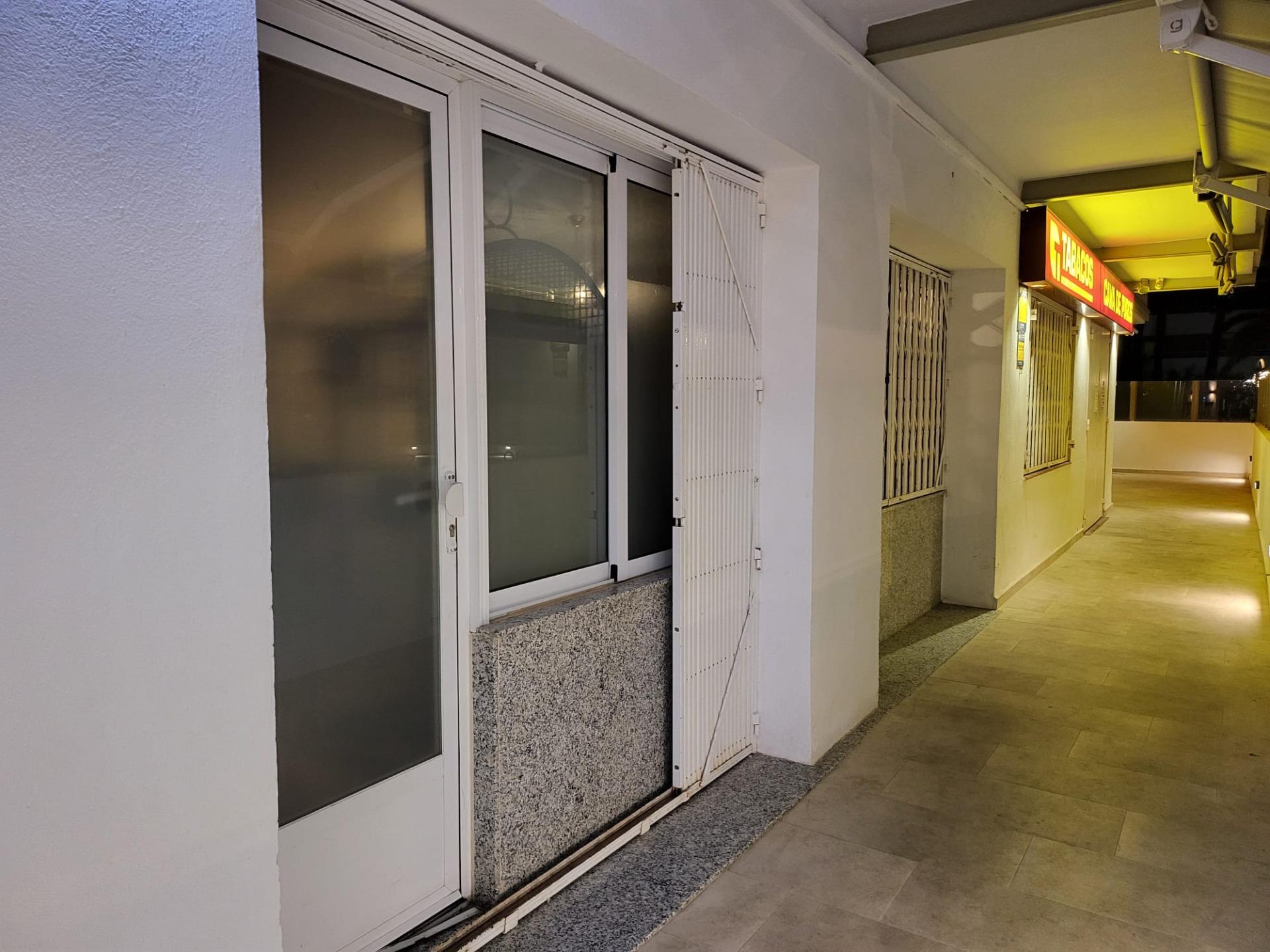 6-31-16 Unique opportunity in Calpe: beachfront restaurant ready to operate