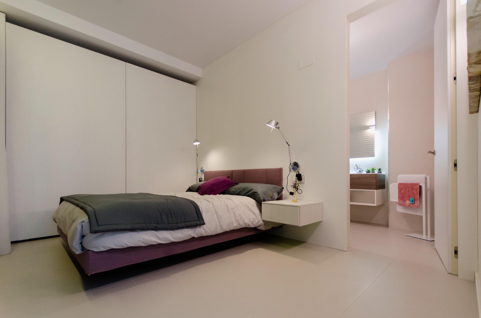 NIEUW GEBOUW IN ORIHUELA COSTA. 4 BEDROOMS. EEN KORTE WANDELING NAAR HET STRAND OP SLECHTS 350 METER AFSTAND.