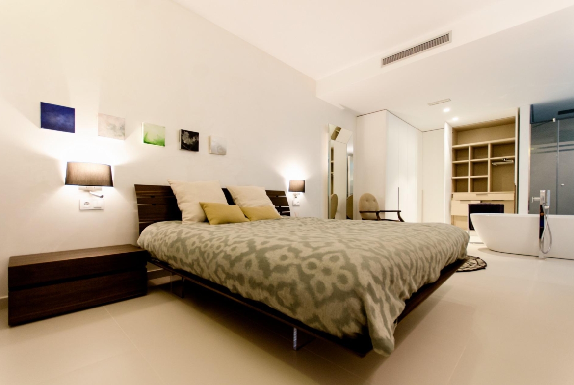 NIEUW GEBOUW IN ORIHUELA COSTA. 4 BEDROOMS. EEN KORTE WANDELING NAAR HET STRAND OP SLECHTS 350 METER AFSTAND.