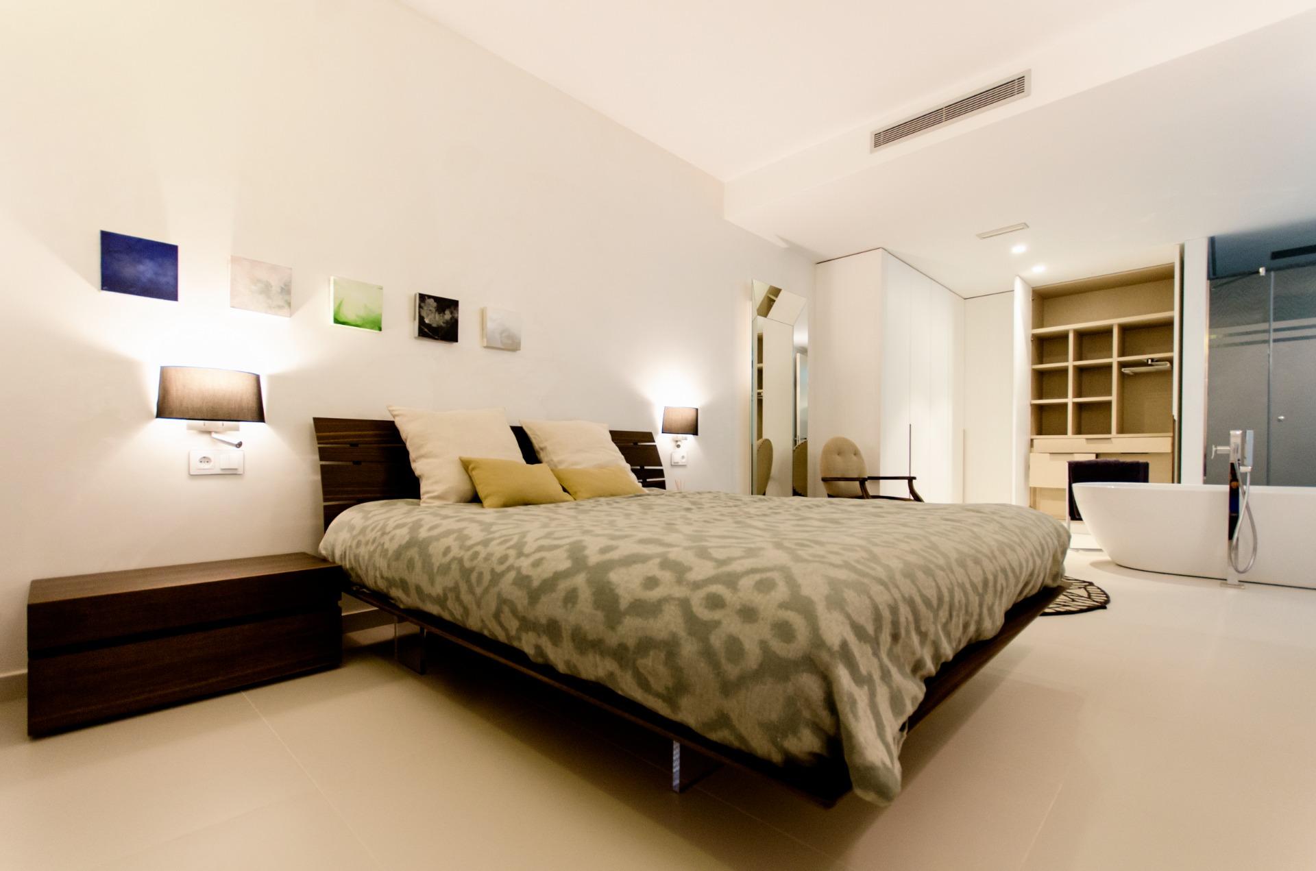 NIEUW GEBOUW IN ORIHUELA COSTA. 4 BEDROOMS. EEN KORTE WANDELING NAAR HET STRAND OP SLECHTS 350 METER AFSTAND.