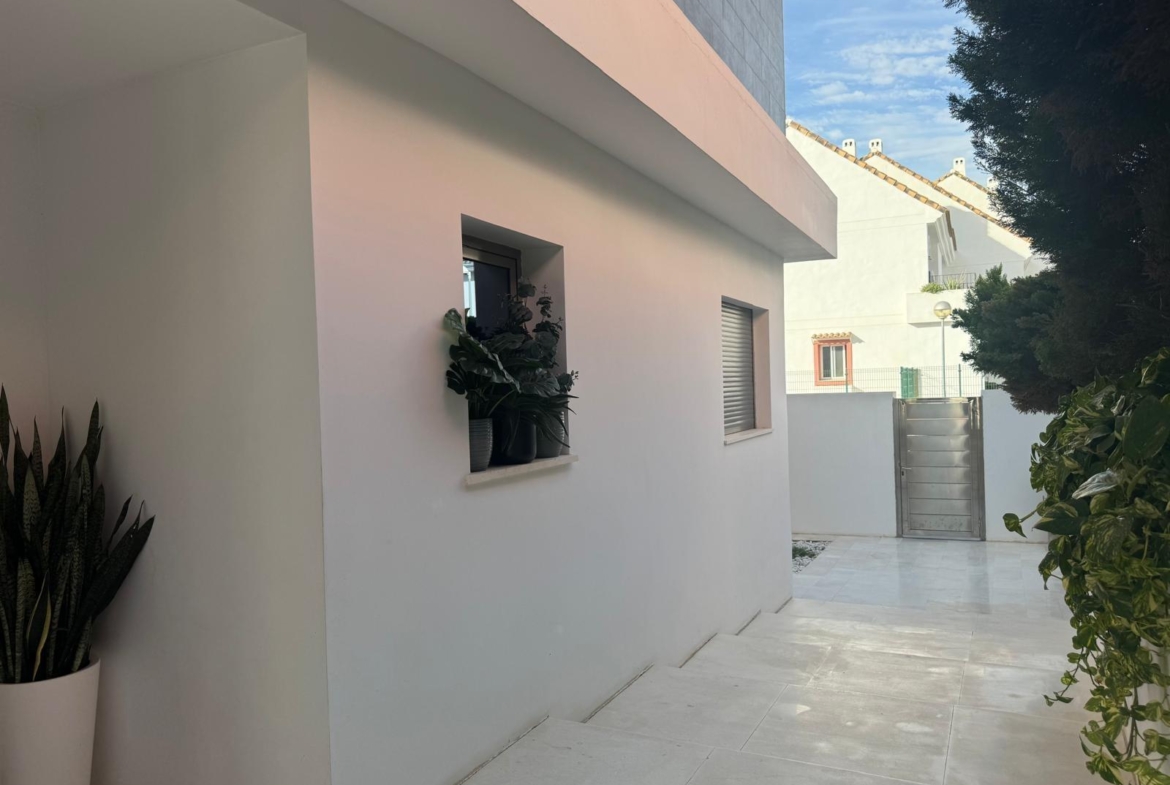 Chalet de lujo con Ascensor, Piscina y Jacuzzi Exterior en Pau 5 – Campo de Golf Alicante