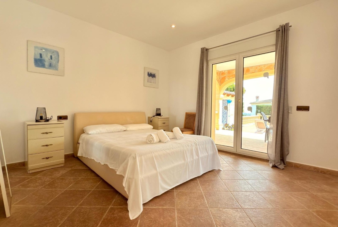 Exclusive Mediterranean villa in Calpe with large pool and panoramic views