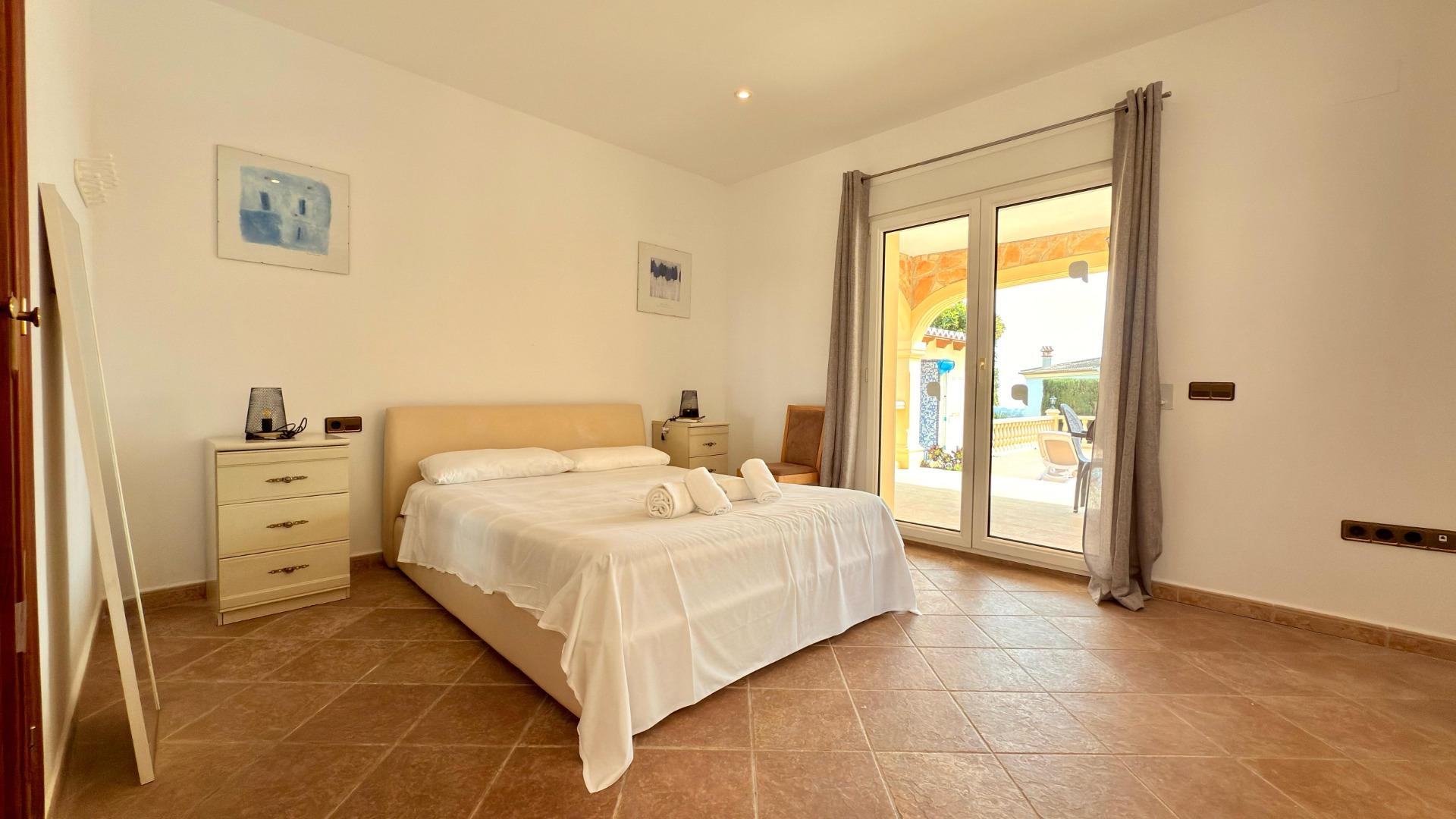 6-37-10 Exclusive Mediterranean villa in Calpe with large pool and panoramic views