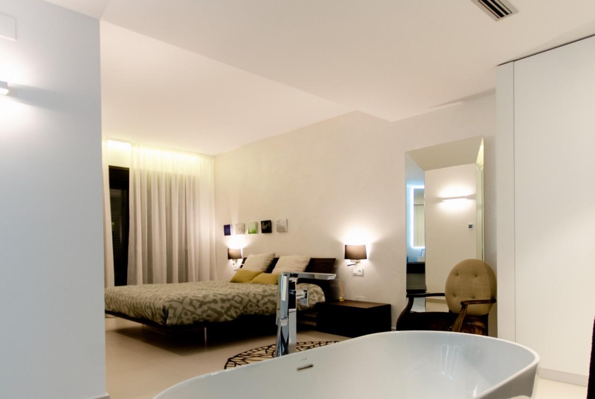 NIEUW GEBOUW IN ORIHUELA COSTA. 4 BEDROOMS. EEN KORTE WANDELING NAAR HET STRAND OP SLECHTS 350 METER AFSTAND.