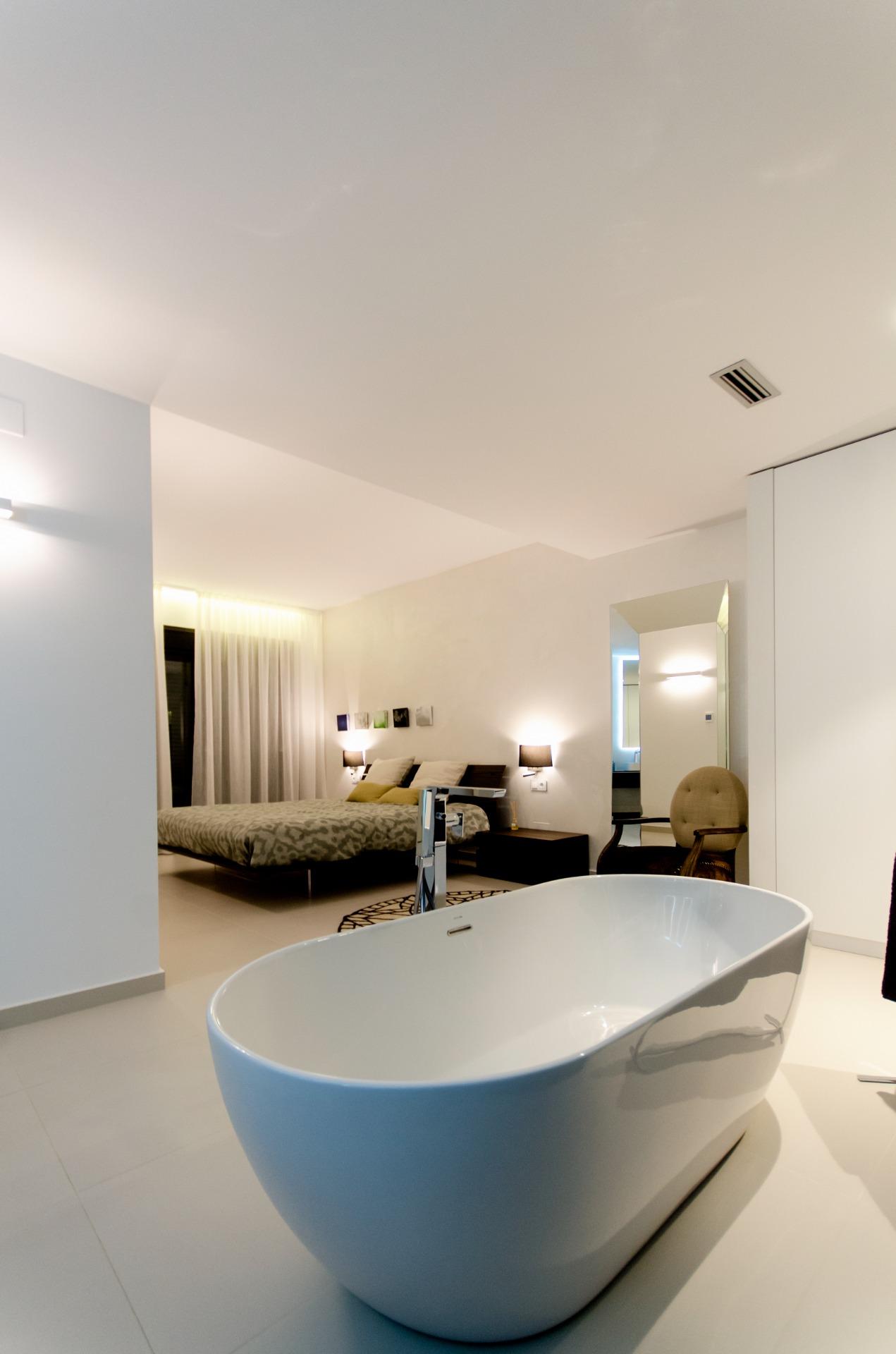 NIEUW GEBOUW IN ORIHUELA COSTA. 4 BEDROOMS. EEN KORTE WANDELING NAAR HET STRAND OP SLECHTS 350 METER AFSTAND.