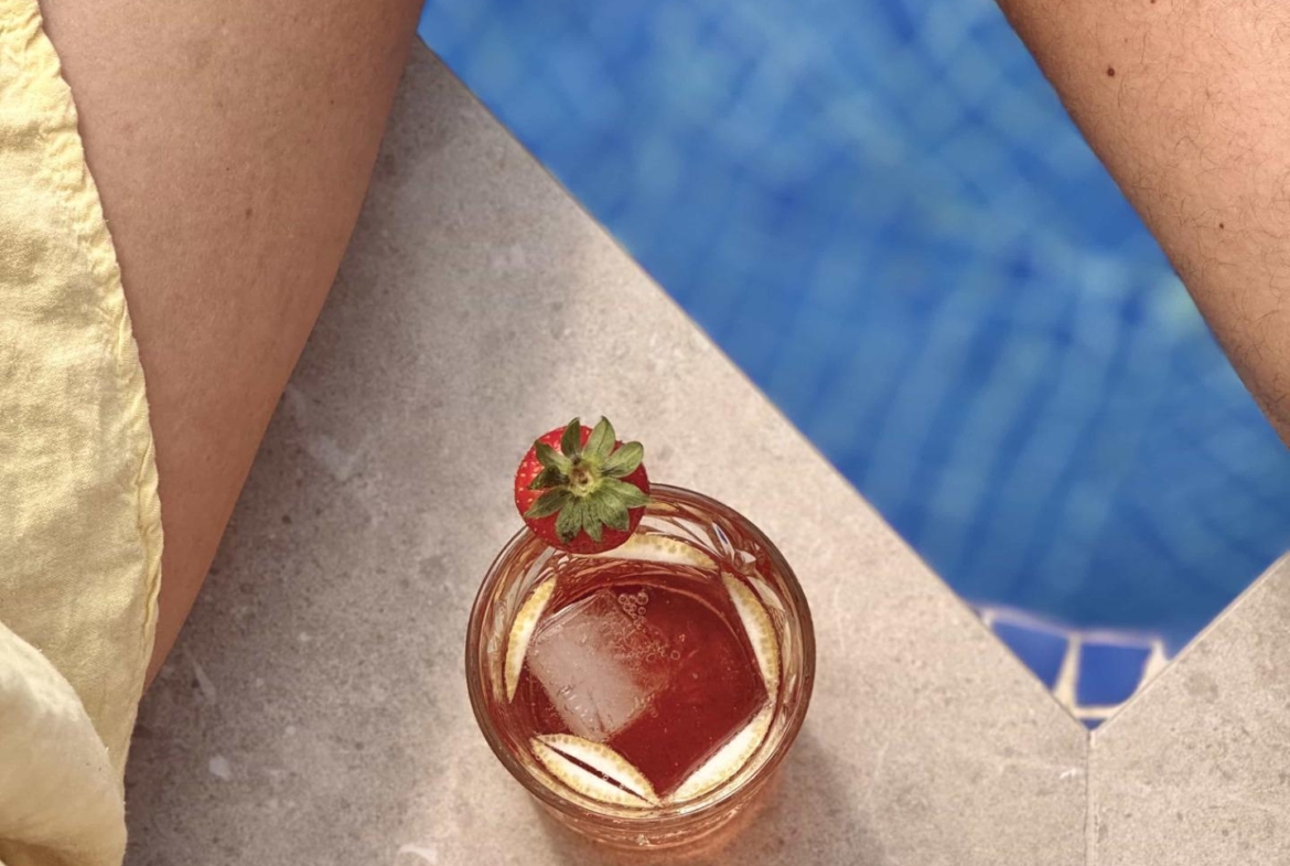 Oasis Mediterráneo en Playa de San Juan: Elegancia y Confort a Pasos del Mar