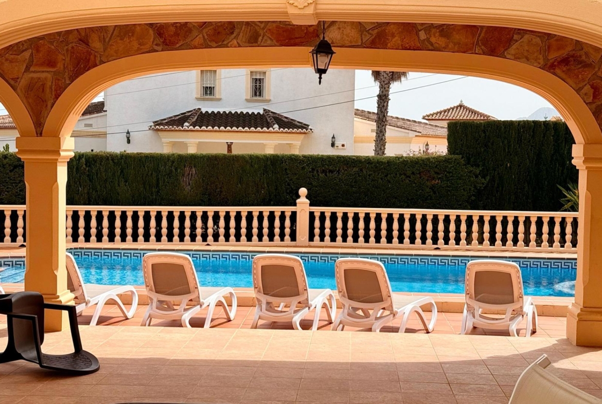 Exclusive Mediterranean villa in Calpe with large pool and panoramic views