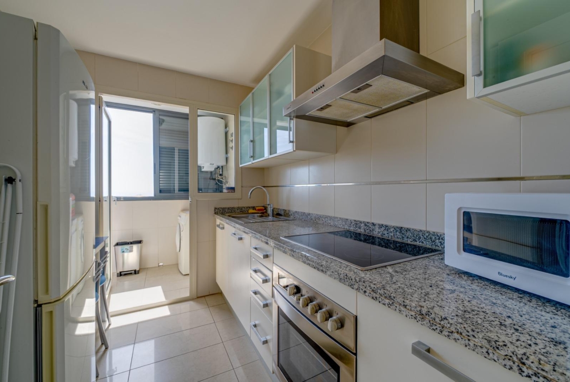Licht appartement met prachtig uitzicht op zee
