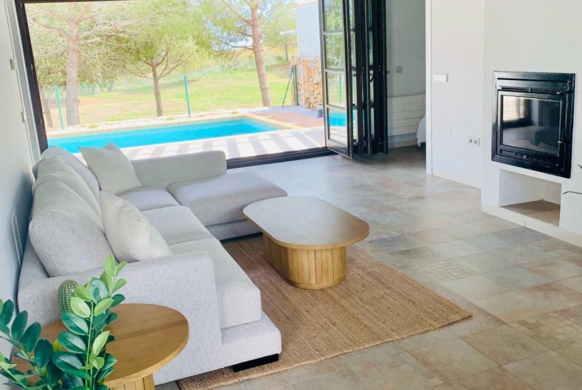 Maravillosa villa adosada en primera línea de golf con piscina privada .
