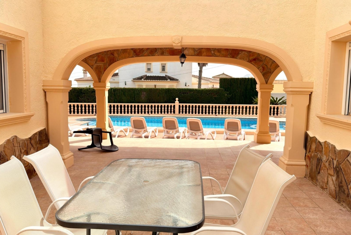 Exclusive Mediterranean villa in Calpe with large pool and panoramic views