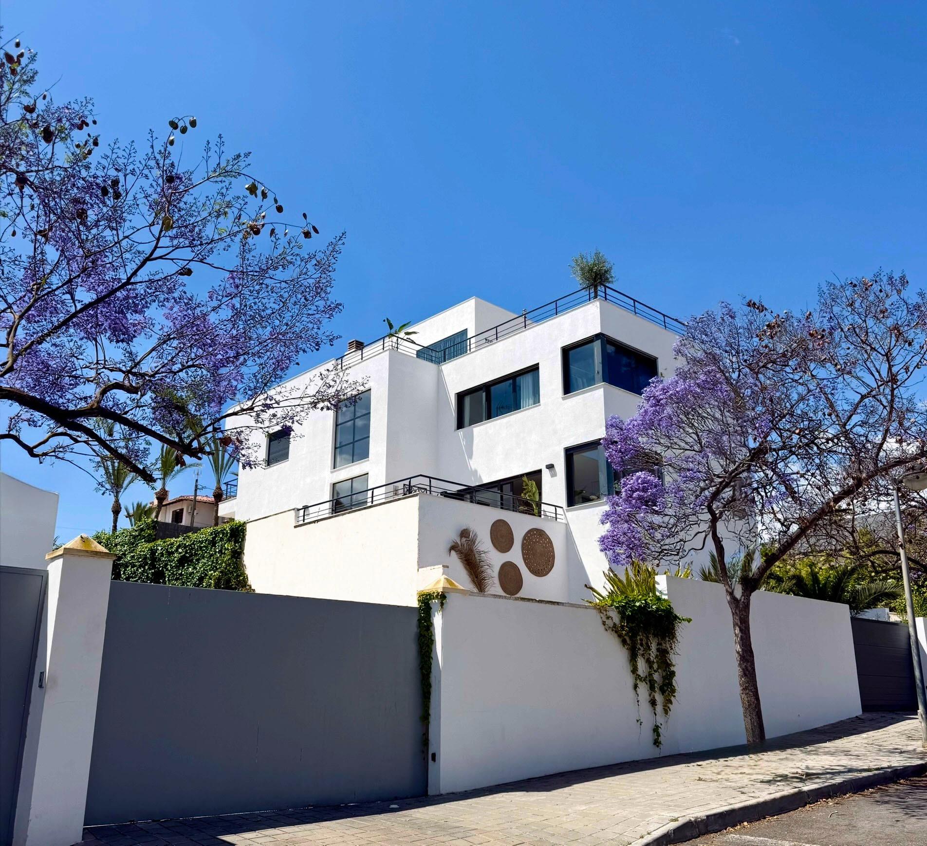 6-40-9 Oasis Mediterráneo en Playa de San Juan: Elegancia y Confort a Pasos del Mar