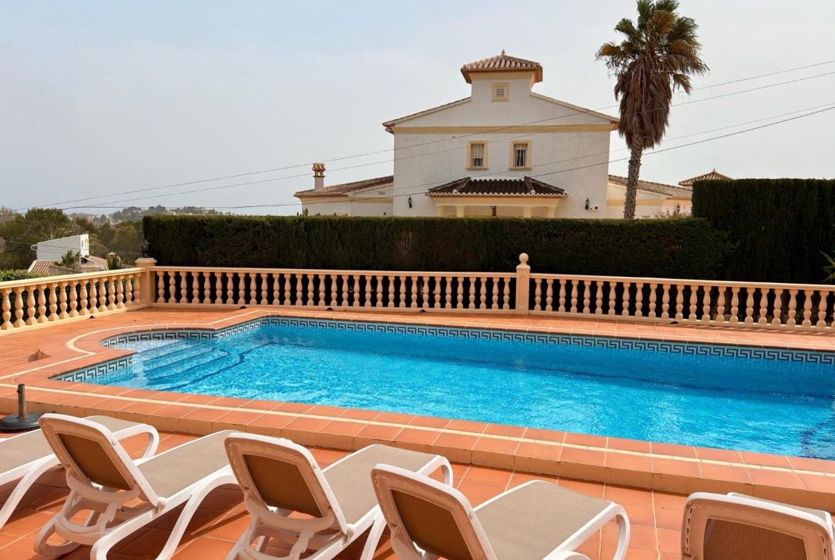 Exclusive Mediterranean villa in Calpe with large pool and panoramic views