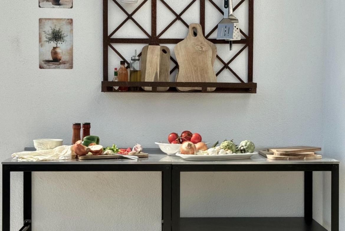 Oasis Mediterráneo en Playa de San Juan: Elegancia y Confort a Pasos del Mar