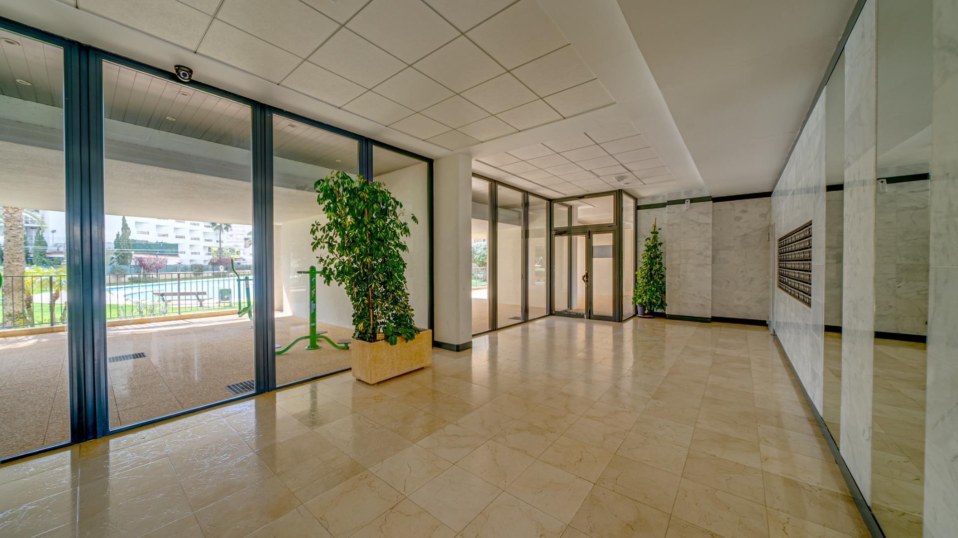 Licht appartement met prachtig uitzicht op zee