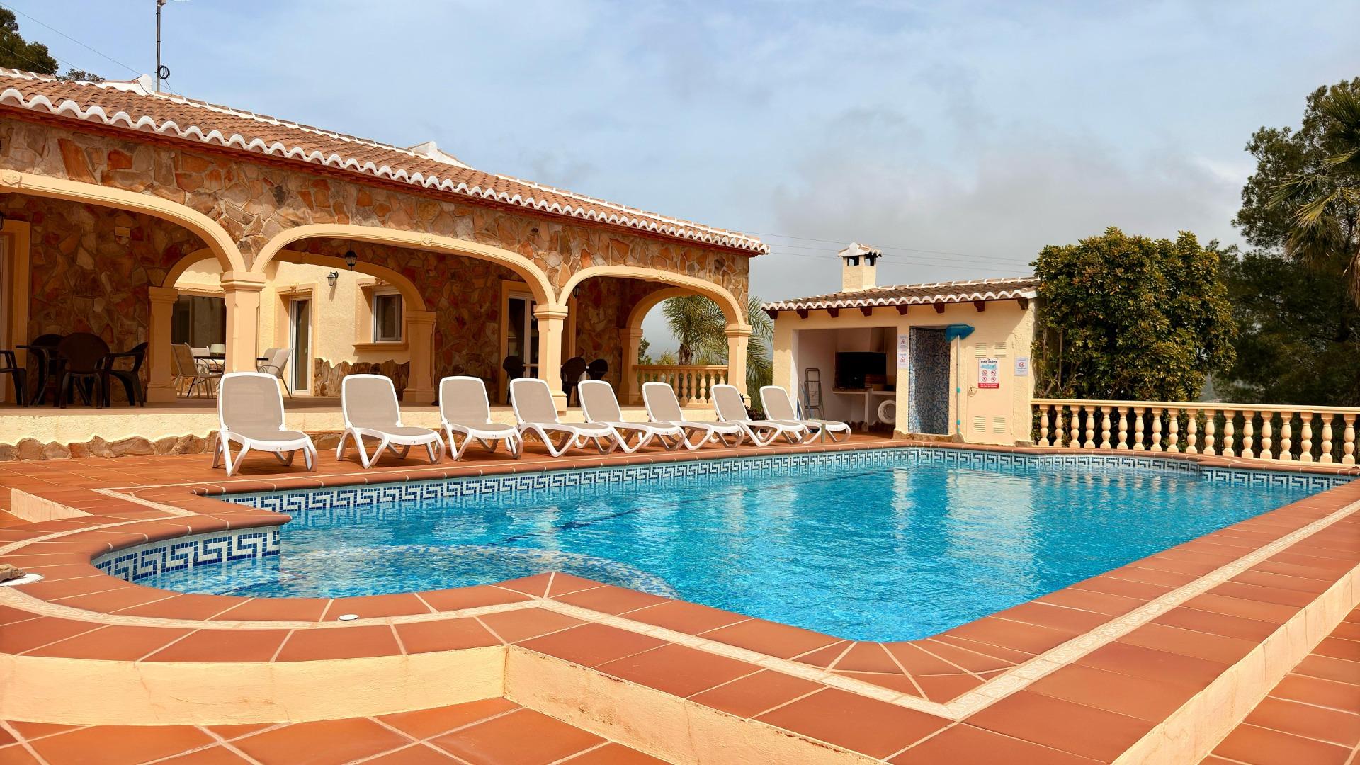 6-42-7 Exclusive Mediterranean villa in Calpe with large pool and panoramic views