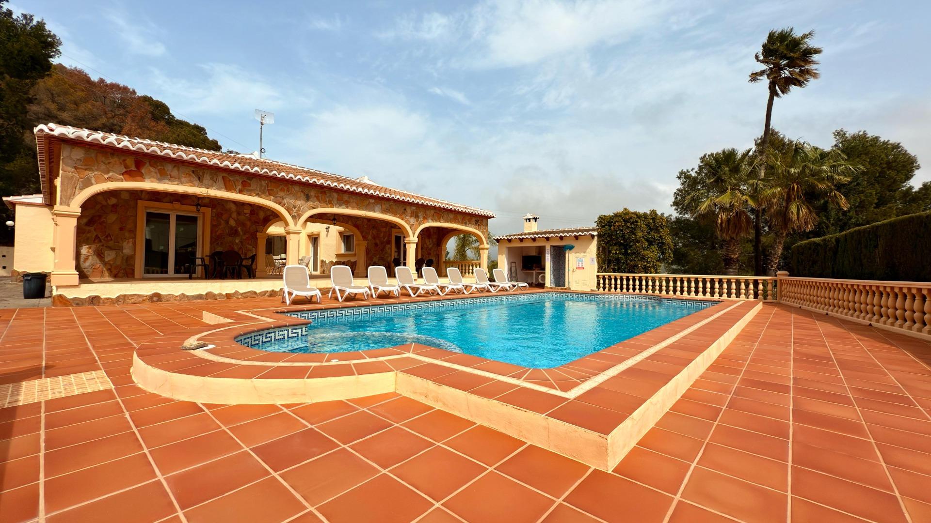 6-43-7 Exclusive Mediterranean villa in Calpe with large pool and panoramic views
