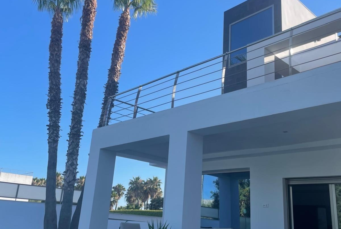 Chalet de lujo con Ascensor, Piscina y Jacuzzi Exterior en Pau 5 – Campo de Golf Alicante