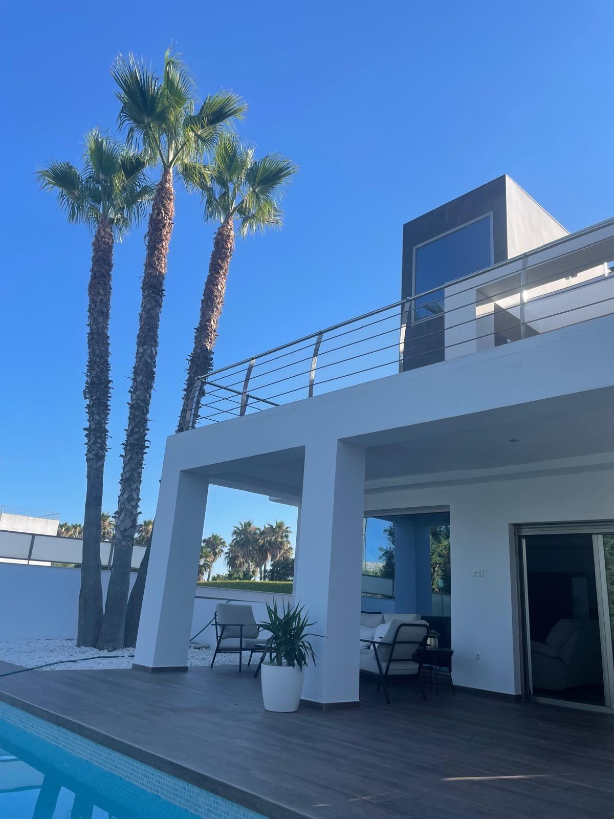 Chalet de lujo con Ascensor, Piscina y Jacuzzi Exterior en Pau 5 – Campo de Golf Alicante