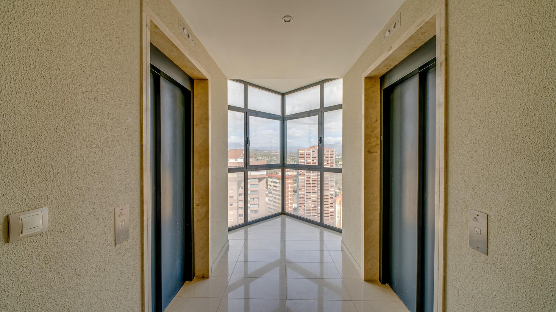 Licht appartement met prachtig uitzicht op zee