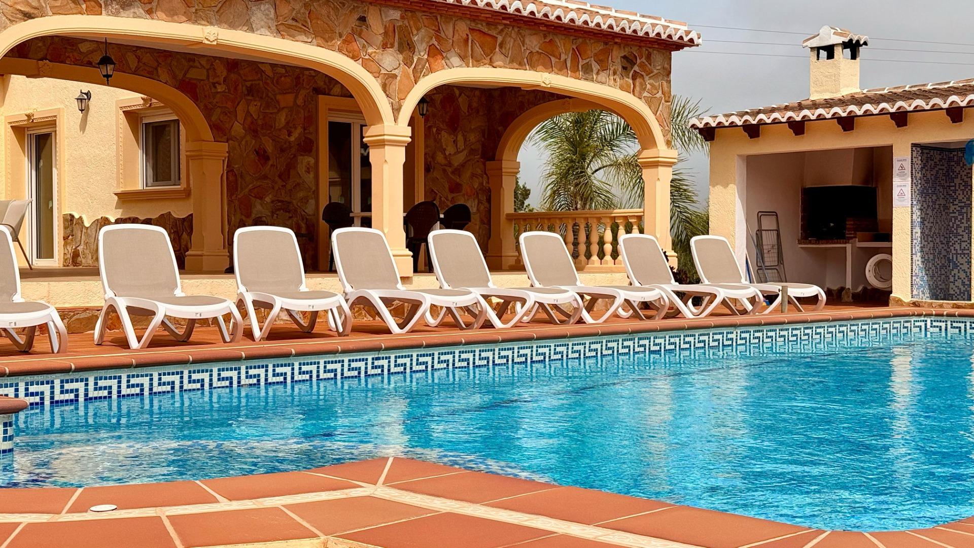 6-44-7 Exclusive Mediterranean villa in Calpe with large pool and panoramic views