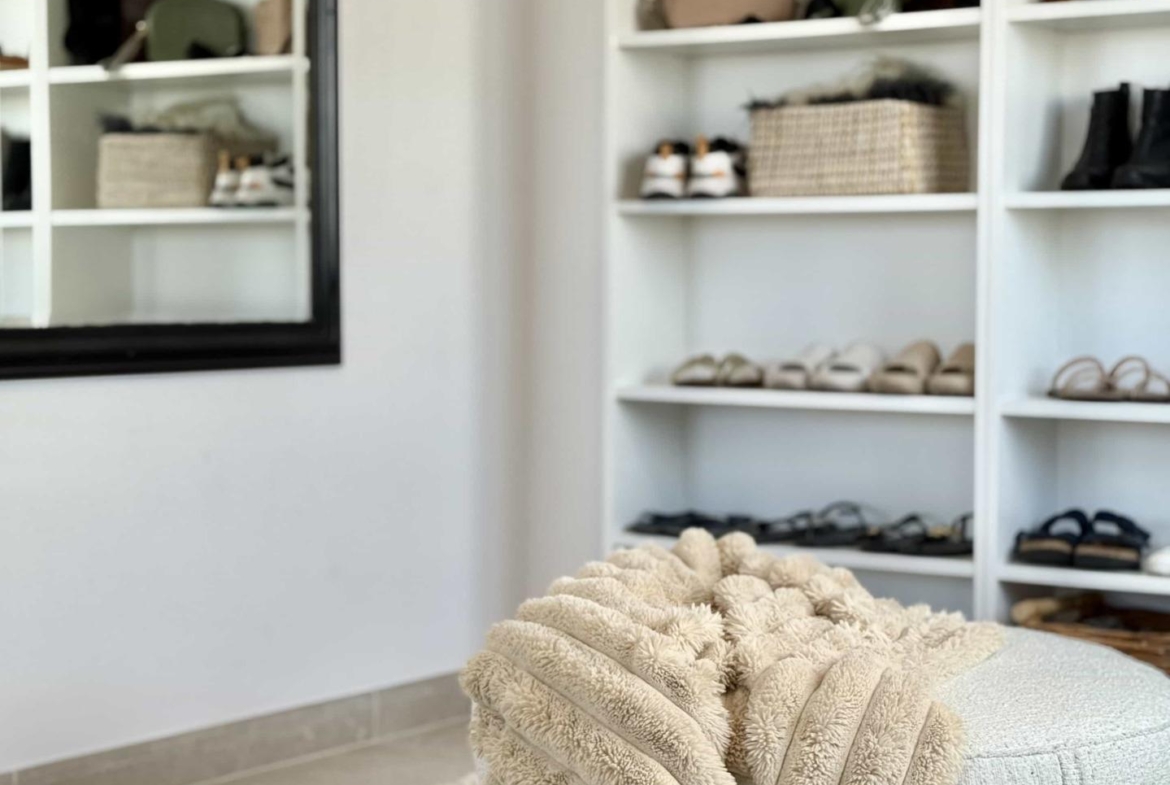 Oasis Mediterráneo en Playa de San Juan: Elegancia y Confort a Pasos del Mar